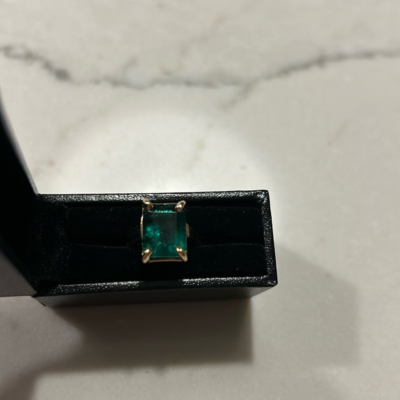 Emerald Ring - Picture 1 of 6
